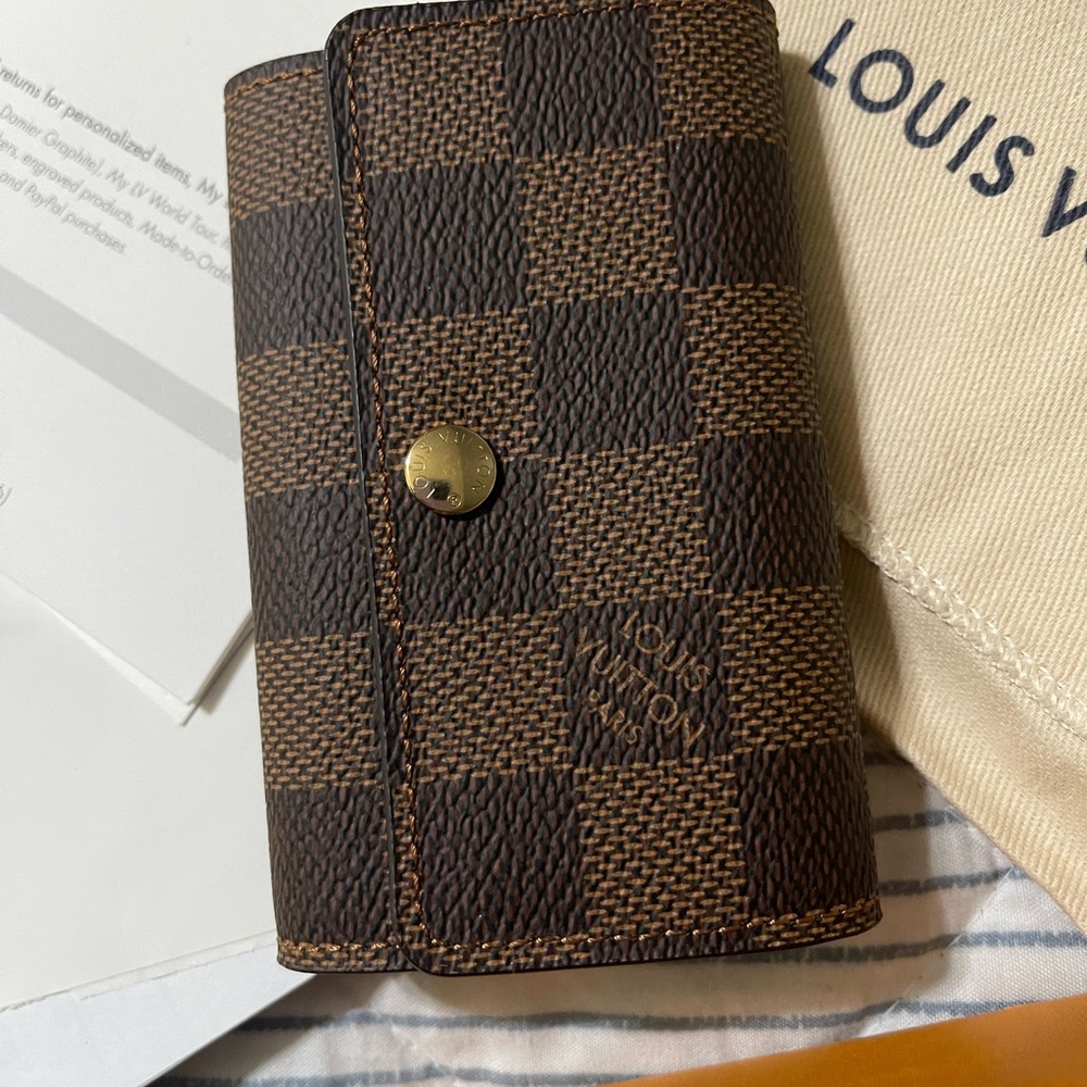 Louis Vuitton 6 key ring holder